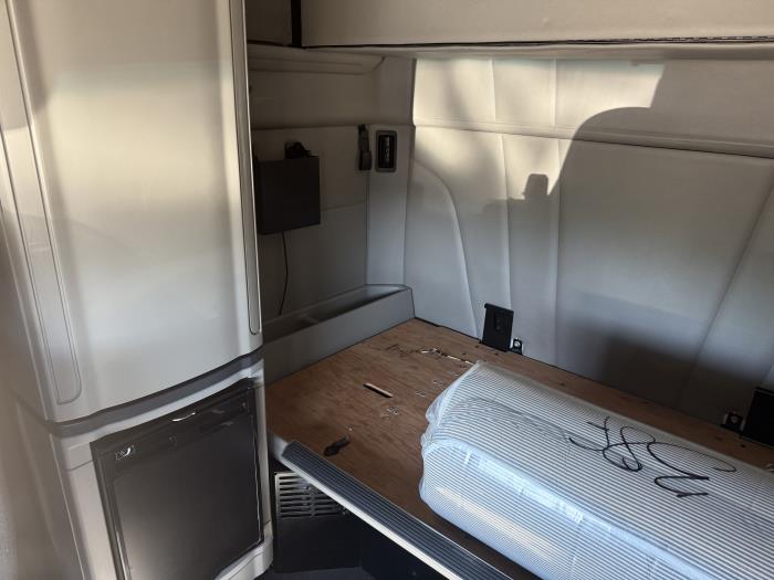 2021 Peterbilt 579-9