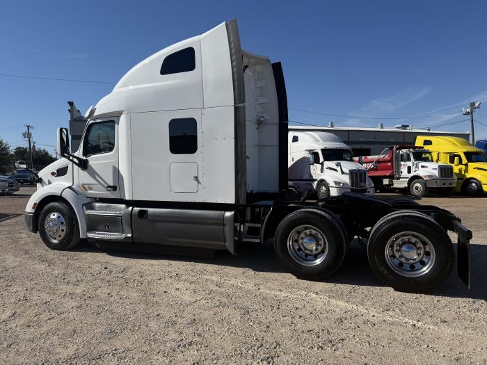 2021 Peterbilt 579-38