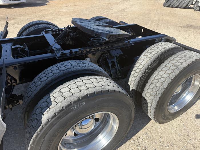 2021 Peterbilt 579-40