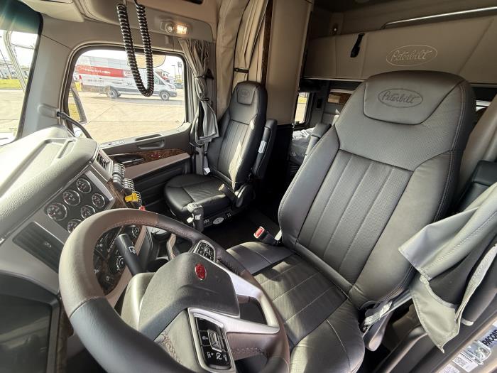 2026 Peterbilt 589-35