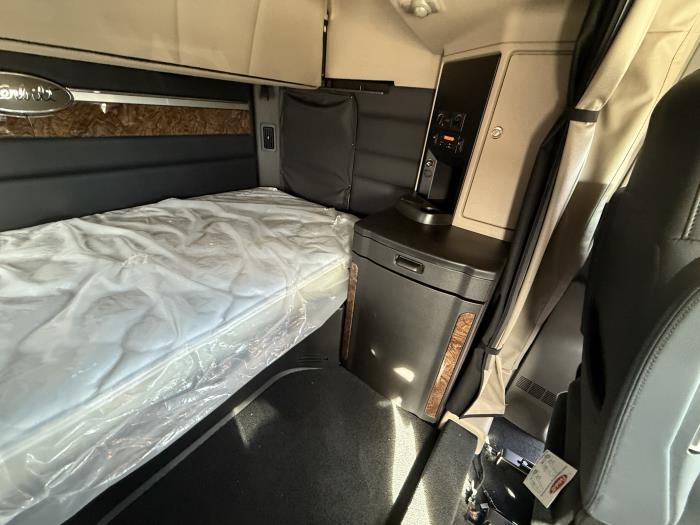 2026 Peterbilt 589-37