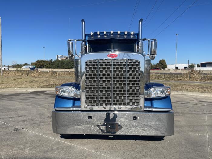2023 Peterbilt 389-2
