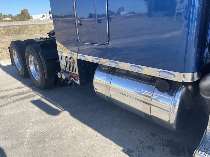 2023 Peterbilt 389-5