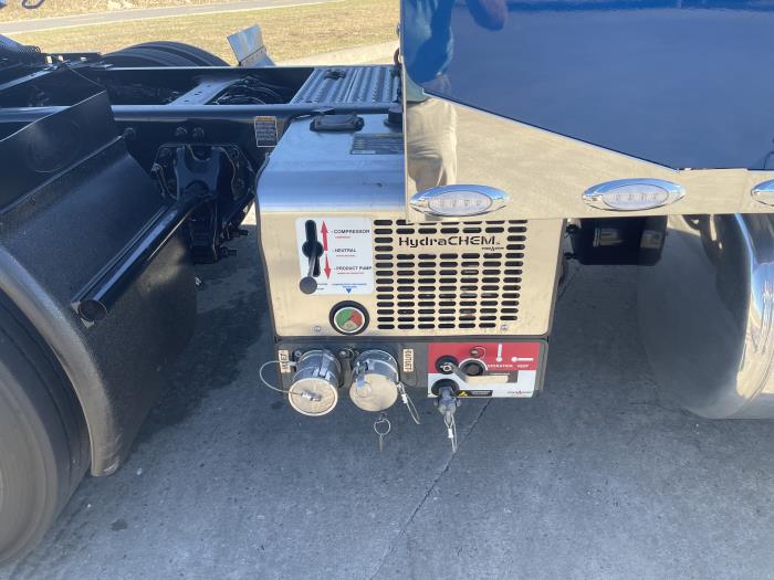 2023 Peterbilt 389-6