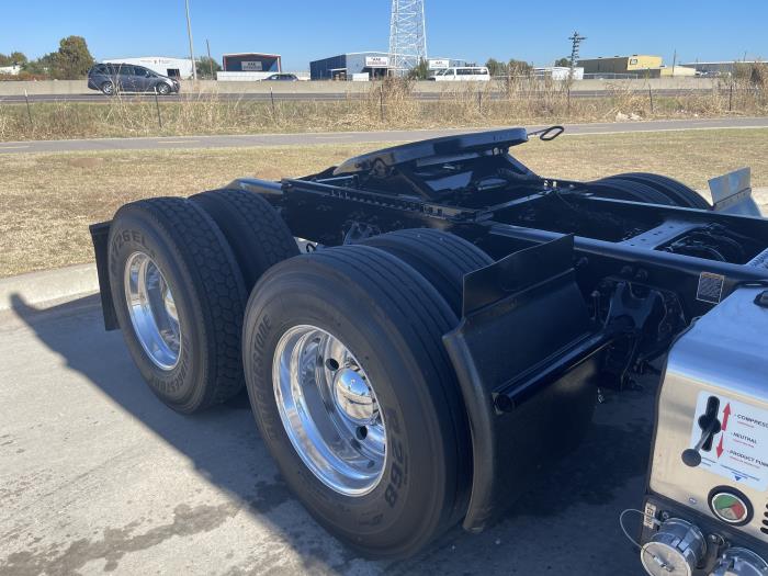 2023 Peterbilt 389-7