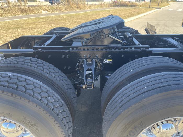 2023 Peterbilt 389-8