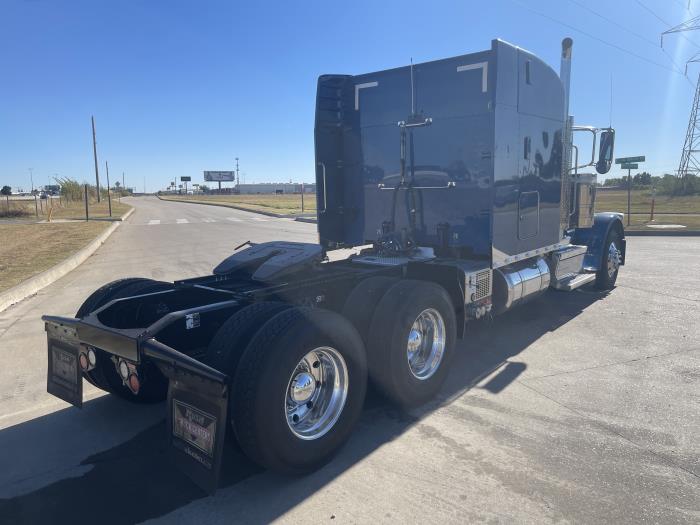 2023 Peterbilt 389-10