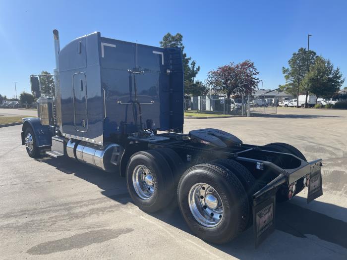 2023 Peterbilt 389-12