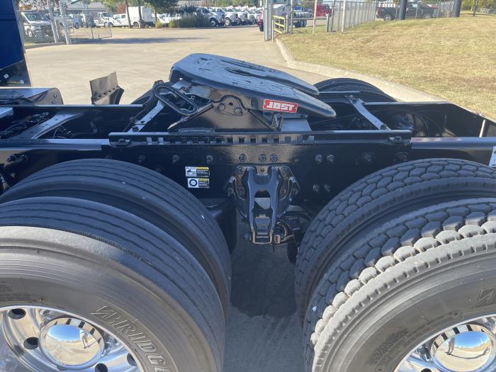 2023 Peterbilt 389-13