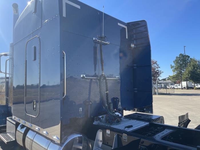 2023 Peterbilt 389-14