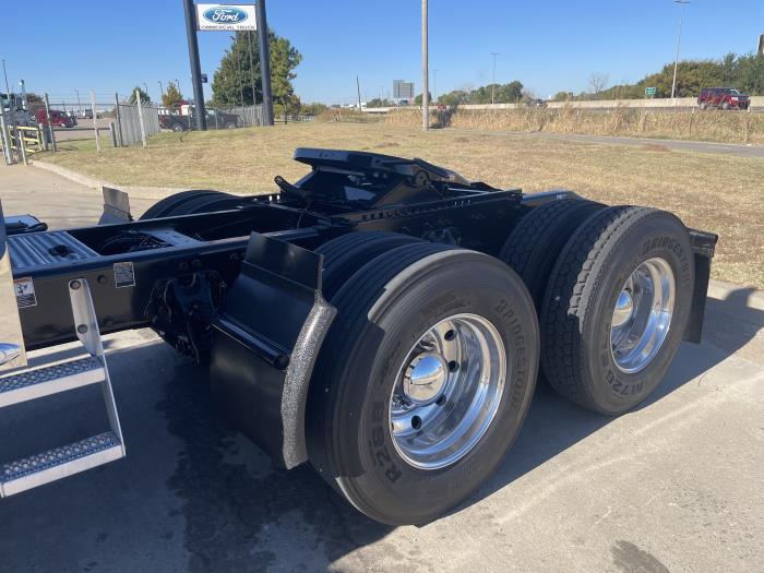 2023 Peterbilt 389-15