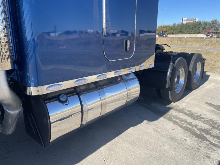 2023 Peterbilt 389-16