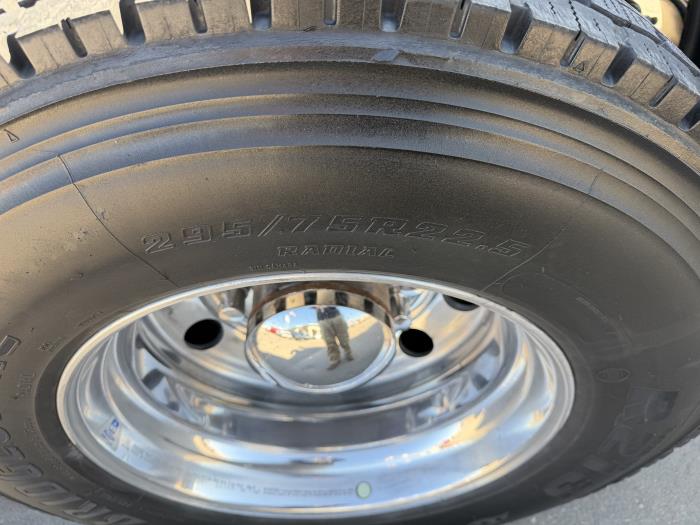 2022 Peterbilt 579-10