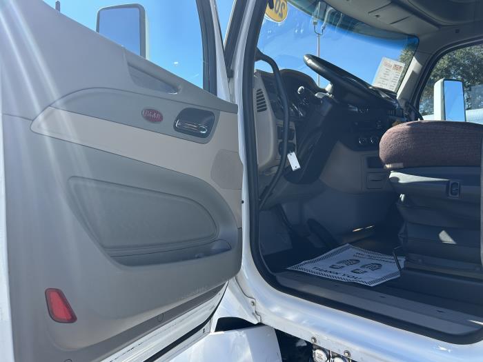 2022 Peterbilt 579-17