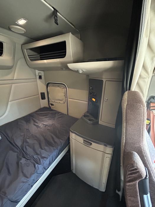 2022 Peterbilt 579-24