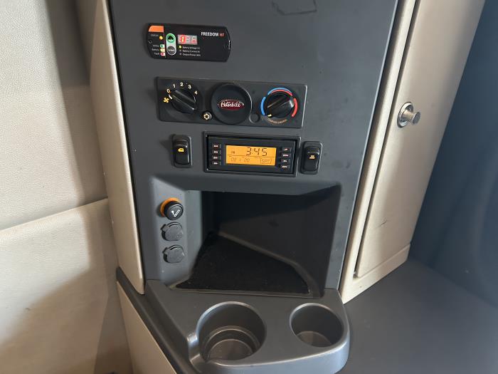 2022 Peterbilt 579-25