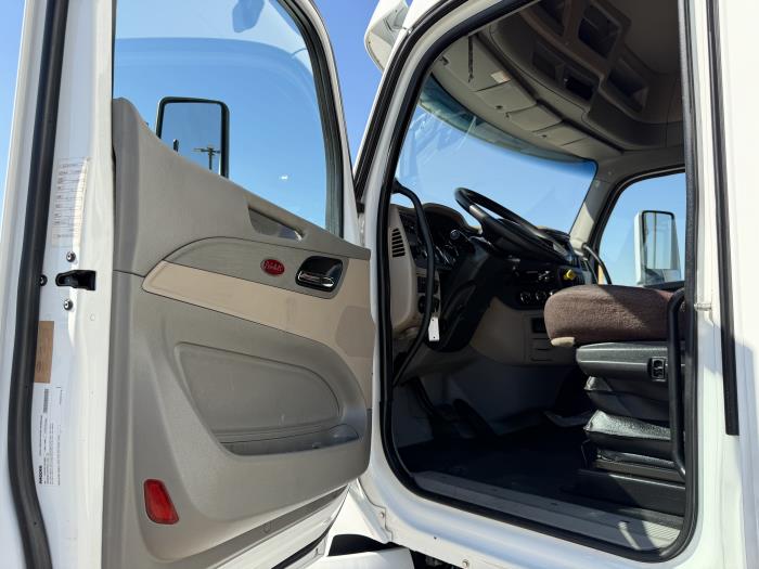2022 Peterbilt 579-25