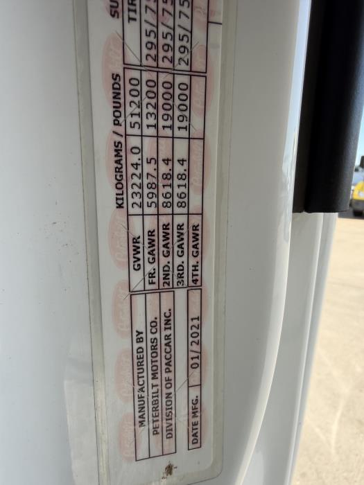 2022 Peterbilt 579-27