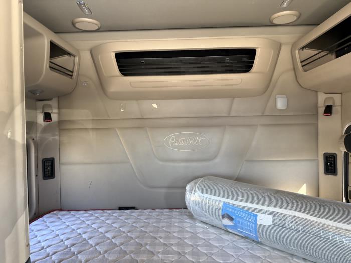 2022 Peterbilt 579-30