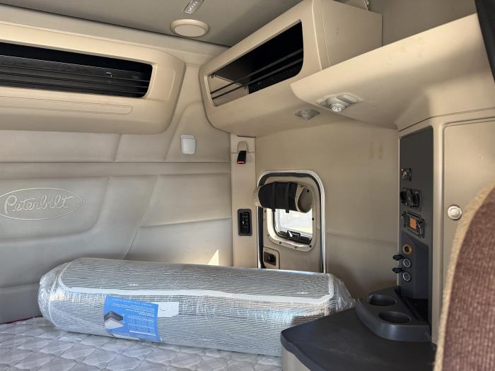 2022 Peterbilt 579-31