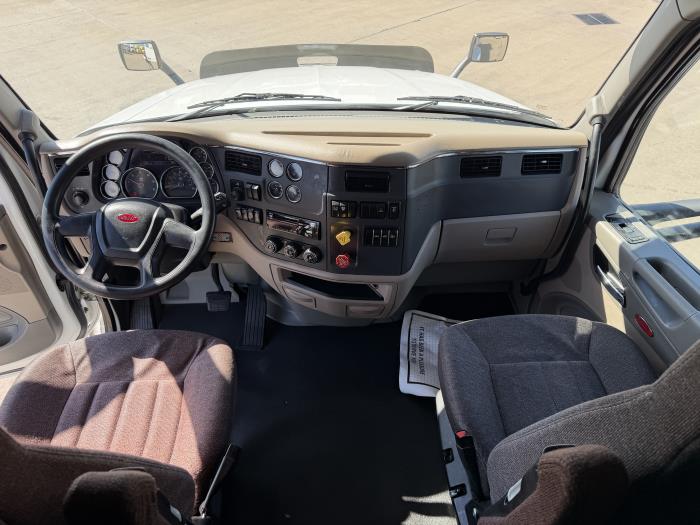 2022 Peterbilt 579-33