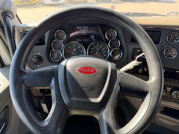 2022 Peterbilt 579-36