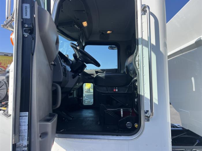 2020 Peterbilt 348-19