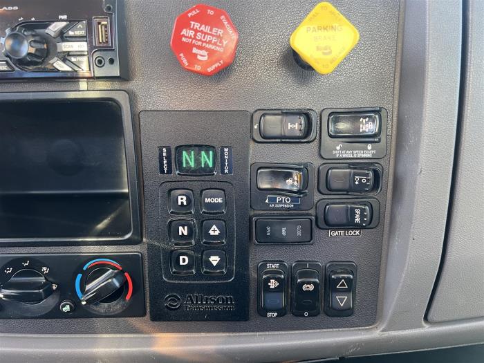 2020 Peterbilt 348-22