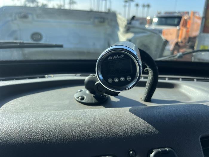 2020 Peterbilt 348-25