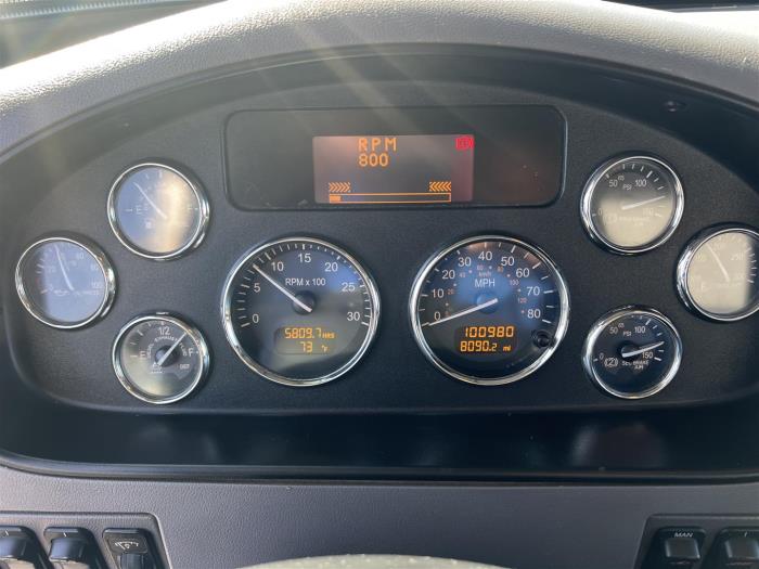 2020 Peterbilt 348-27