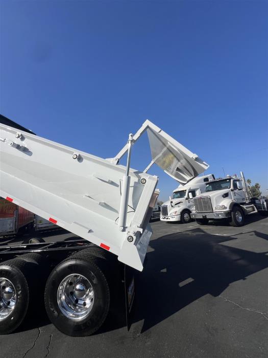 2020 Peterbilt 348-30