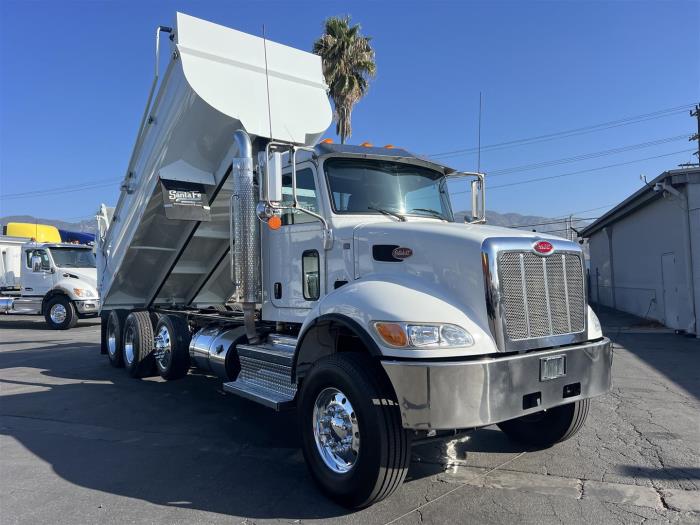 2020 Peterbilt 348-32