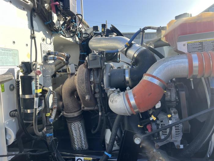 2019 Peterbilt 348-17