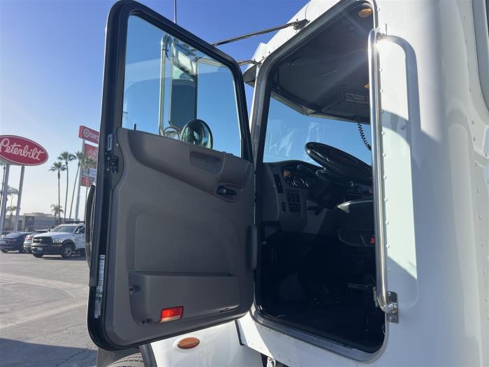 2019 Peterbilt 348-21