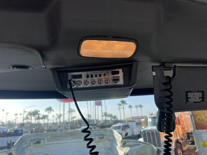 2019 Peterbilt 348-27