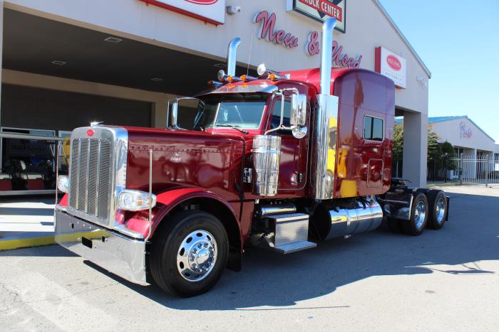 2023 Peterbilt 389 photo 2