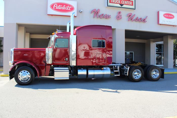 2023 Peterbilt 389 photo 4