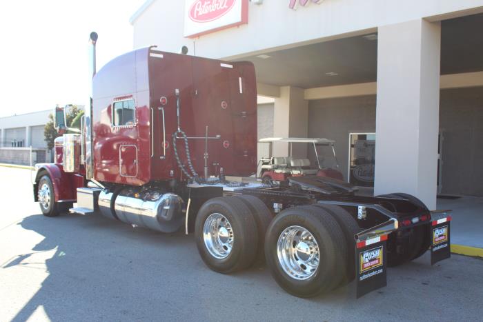 2023 Peterbilt 389-4