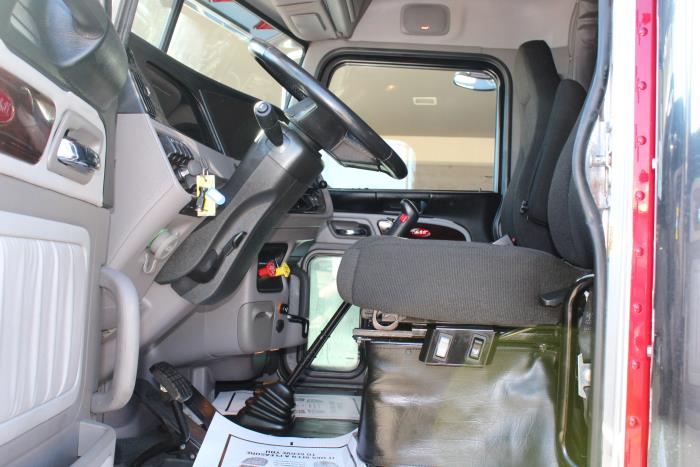 2023 Peterbilt 389-9