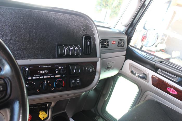 2023 Peterbilt 389-11