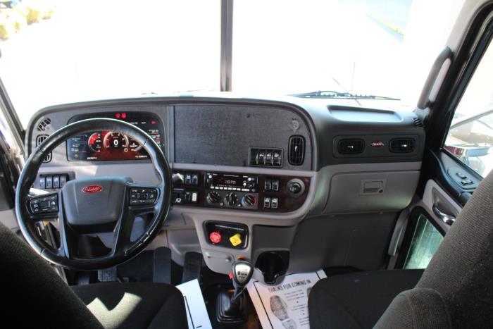 2023 Peterbilt 389-13