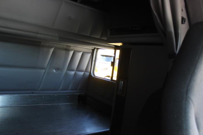 2023 Peterbilt 389-16