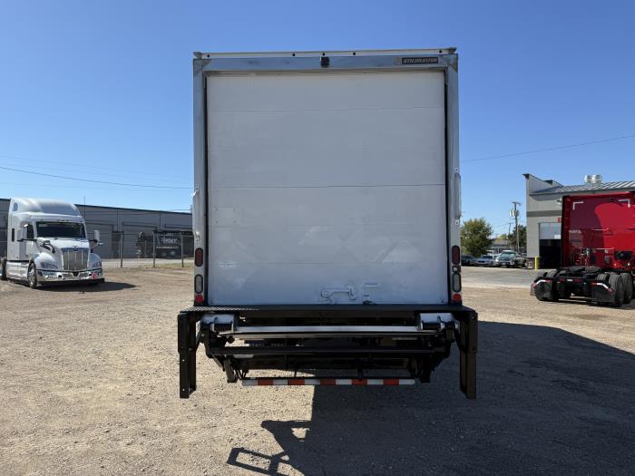 2017 Peterbilt 337-28