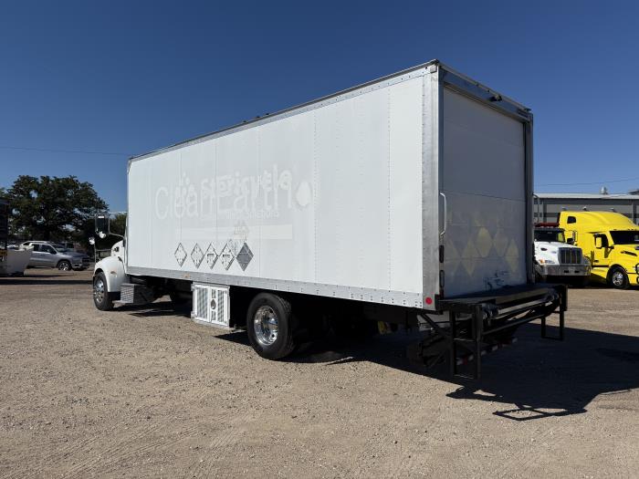 2017 Peterbilt 337-32