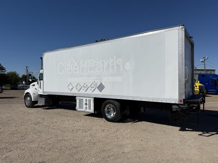 2017 Peterbilt 337-33