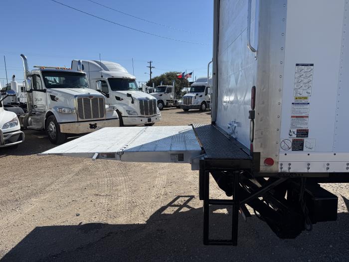 2017 Peterbilt 337-38