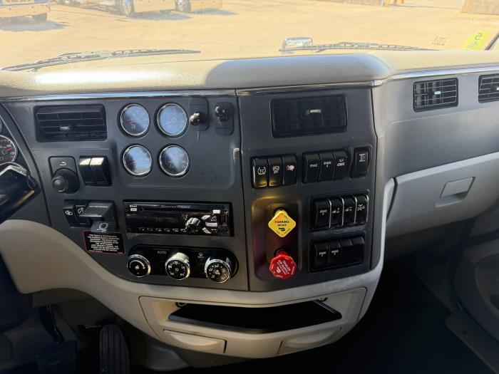 2020 Peterbilt 579-38