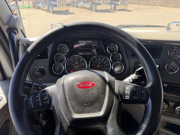 2020 Peterbilt 579-39