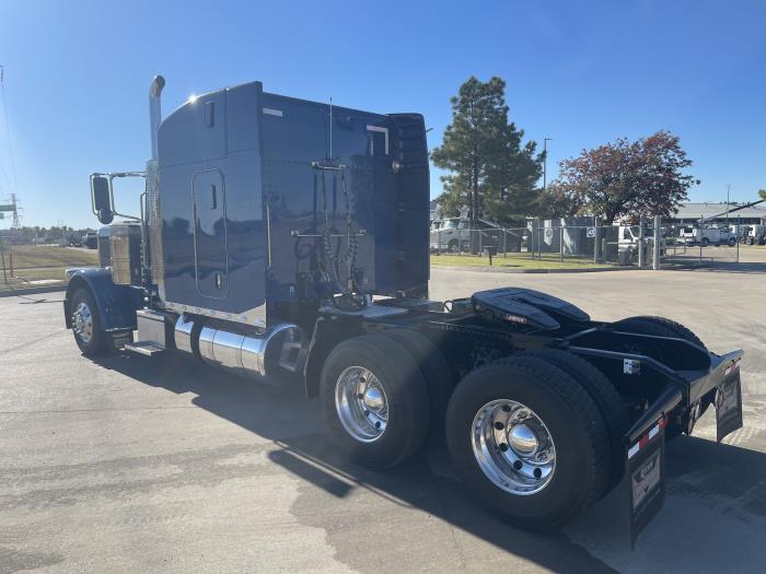 2024 Peterbilt 389-11