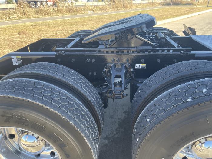 2024 Peterbilt 389-8